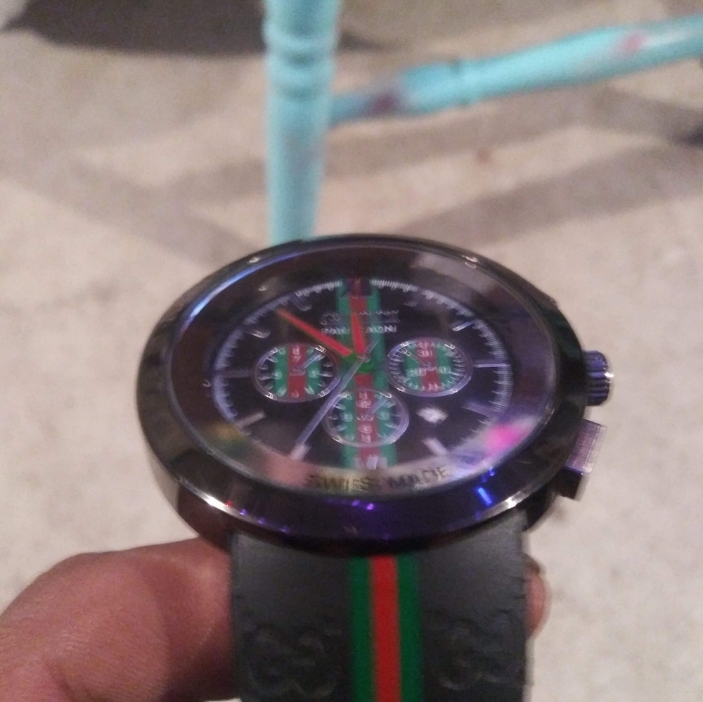 Gucci watch - Picture 2 of 3